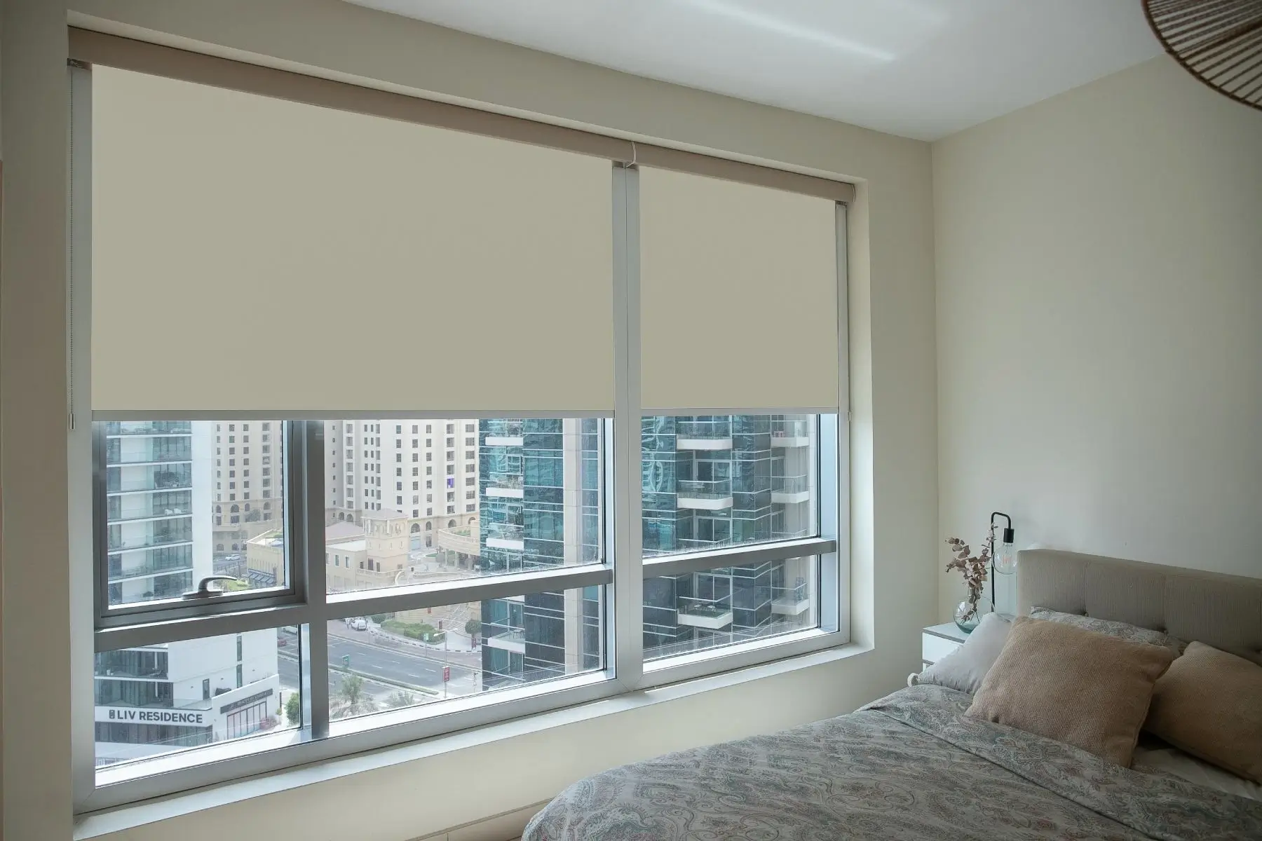 ستائر رول – سهولة يومية وتحكم بالحرارة في منازل الإمارات