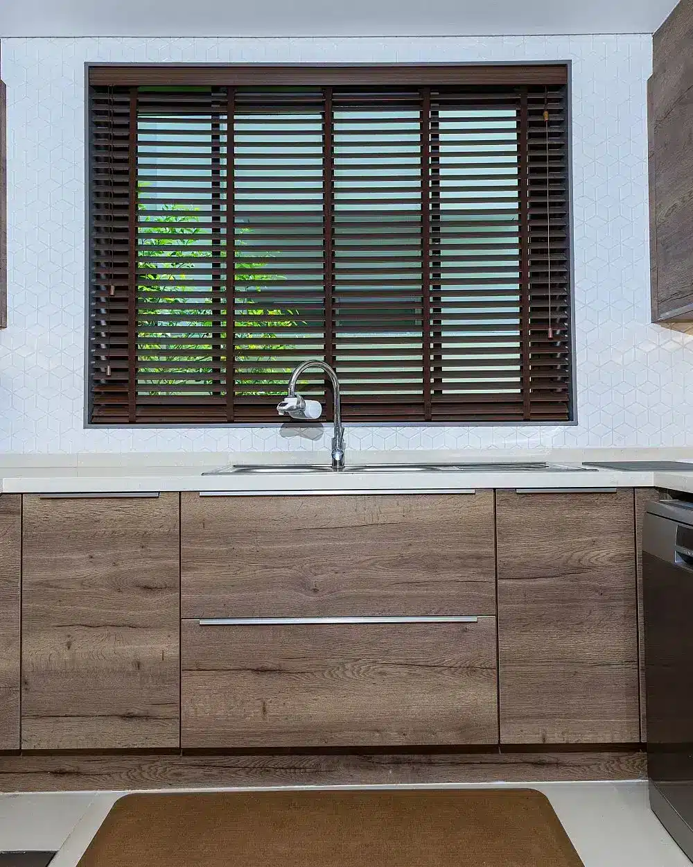 ستائر خشبية البندقية – أناقة طبيعية تتحمل حرارة دبي