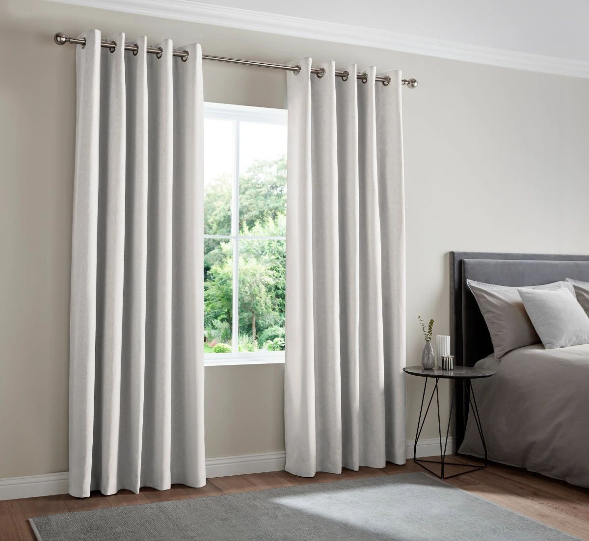 Blackout eyelet curtains built for Dubai living